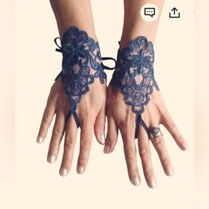 Lace Fingerless Gloves